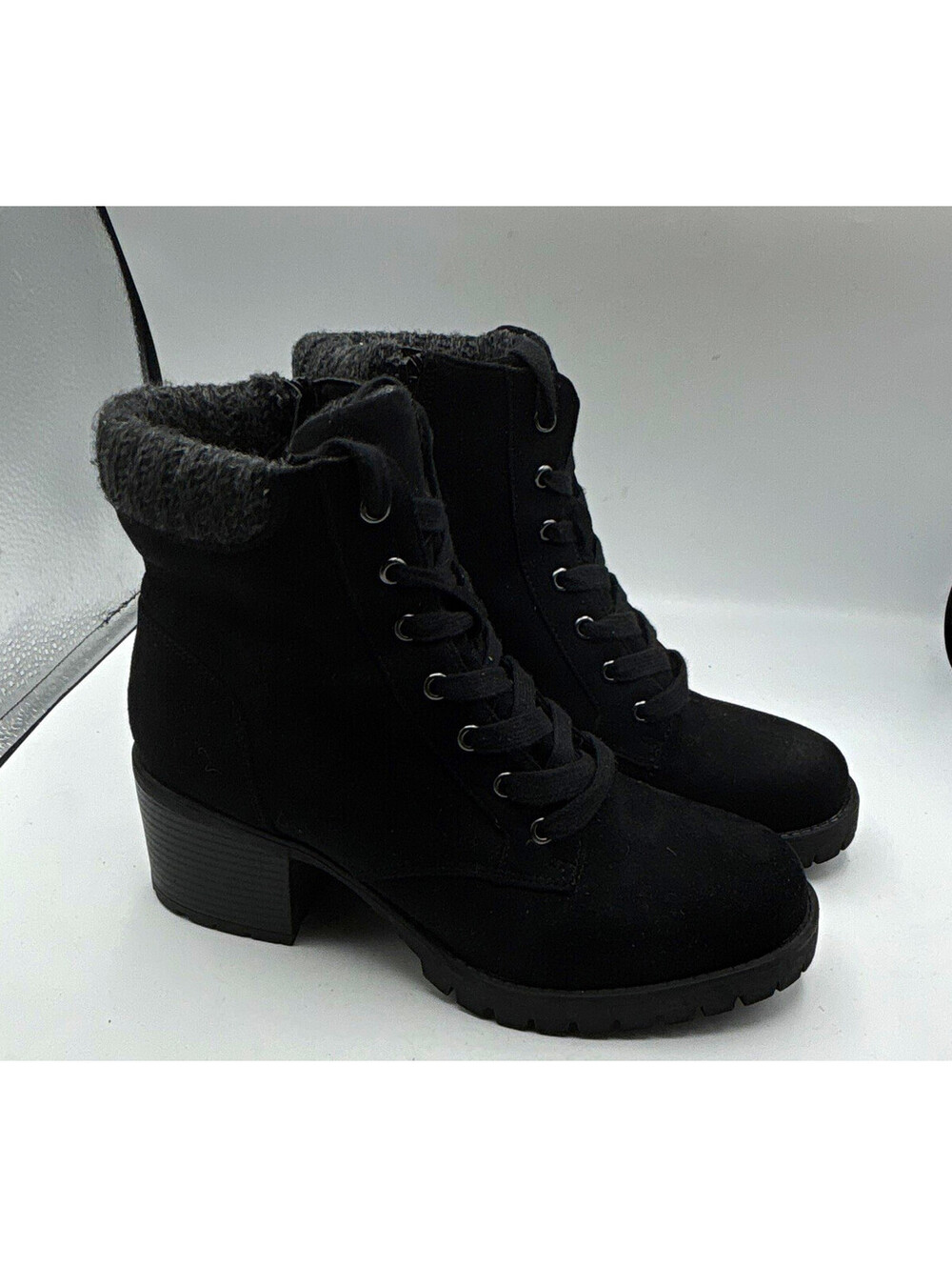 Universal thread Women’s 9 Black Ankle Bootie Faux Fur Lined Side Zip Round Toe
